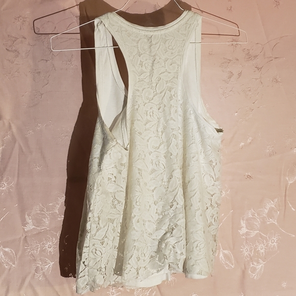 Lace flower tank top - Picture 2 of 2